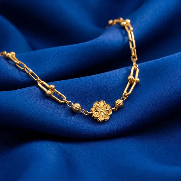 Alaia_Tarnish-Resistant_Gold_Floral_Charm_Necklace