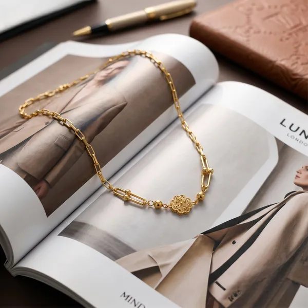 Alaia_Tarnish-Resistant_Gold_Floral_Charm_Necklace
