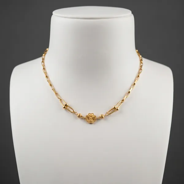 Alaia_Tarnish-Resistant_Gold_Floral_Charm_Necklace