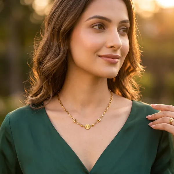 Alaia_Tarnish-Resistant_Gold_Floral_Charm_Necklace