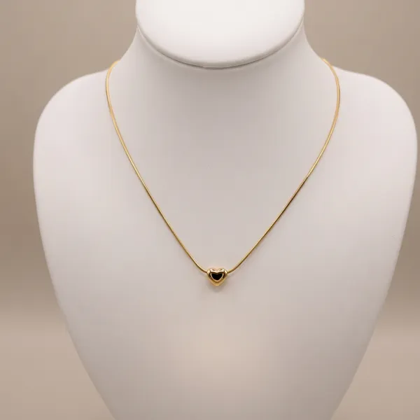 Cadence_Sleek_Golden_Heart_Necklace