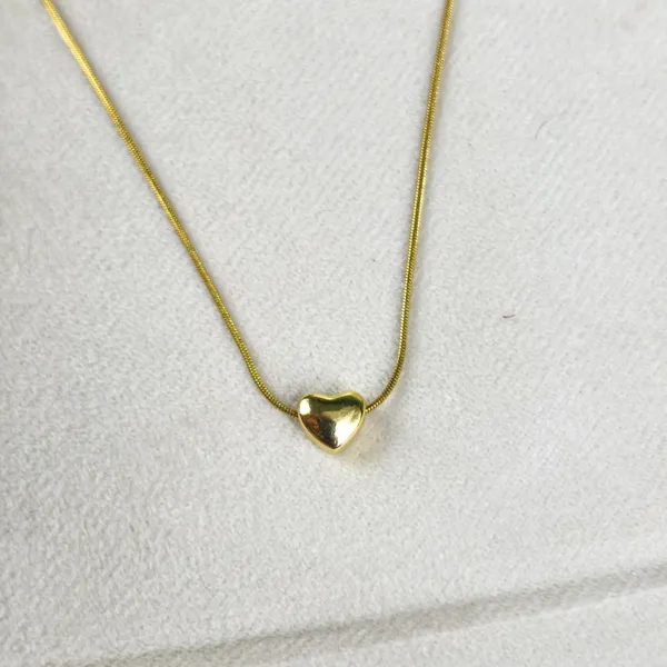 Cadence_Sleek_Golden_Heart_Necklace