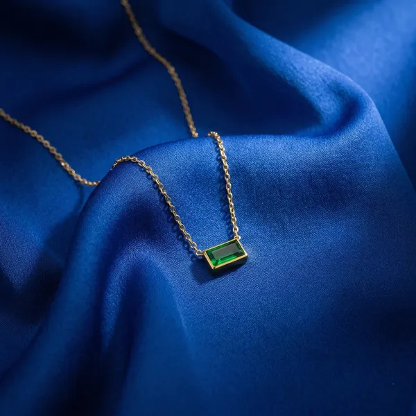 Catherene_Emerald_Baguette_Necklace