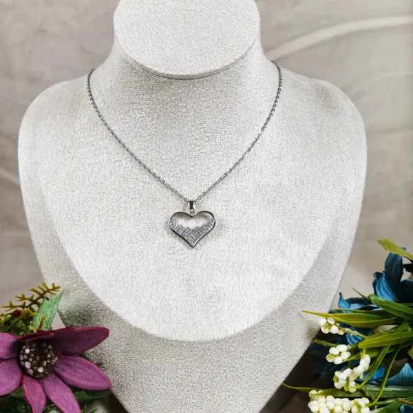 Coraline_Starlight_Heart_Silhouette_Necklace