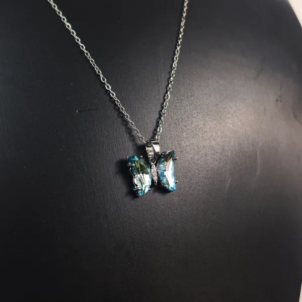 Crystal_Flutter_Butterfly_Necklace