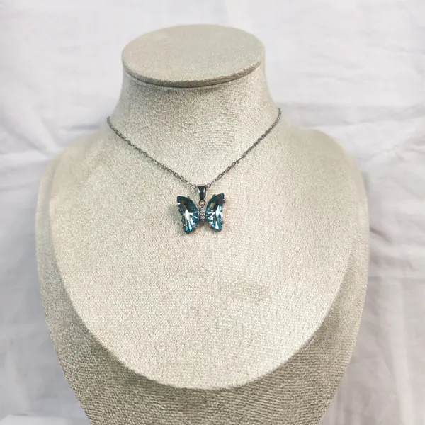 Crystal_Flutter_Butterfly_Necklace