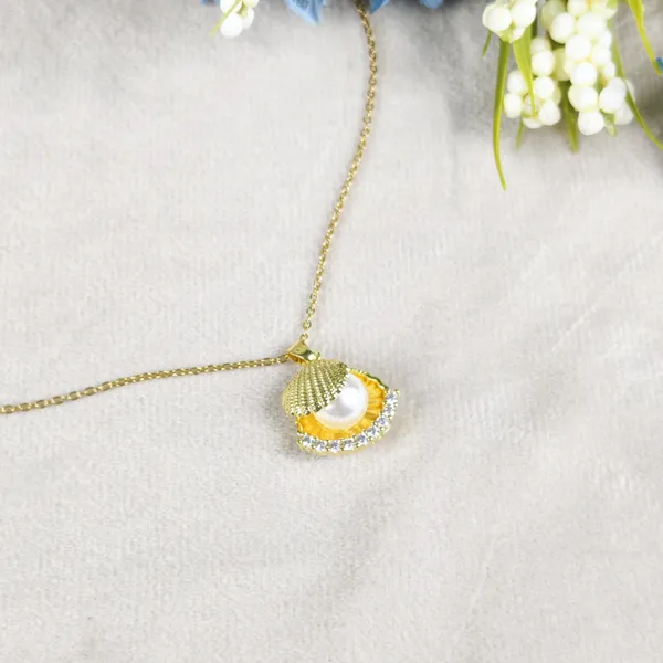 Elisa_Oyster_Pearl_Clamshell_Pendant_Necklace