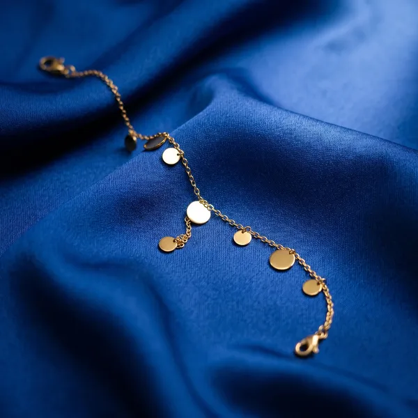 Elizabeth_Golden_Medallion_Dainty_Bracelet