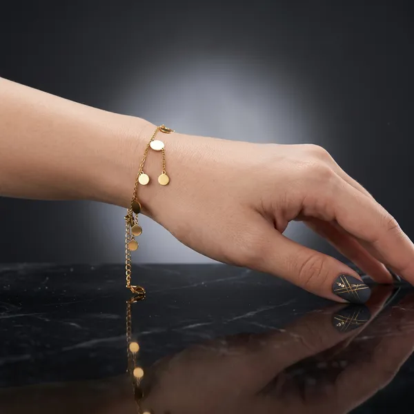 Elizabeth_Golden_Medallion_Dainty_Bracelet