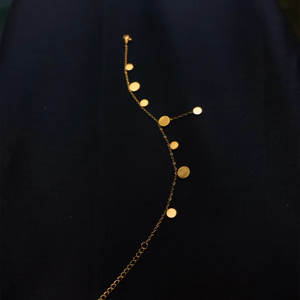 Elizabeth_Golden_Medallion_Dainty_Bracelet