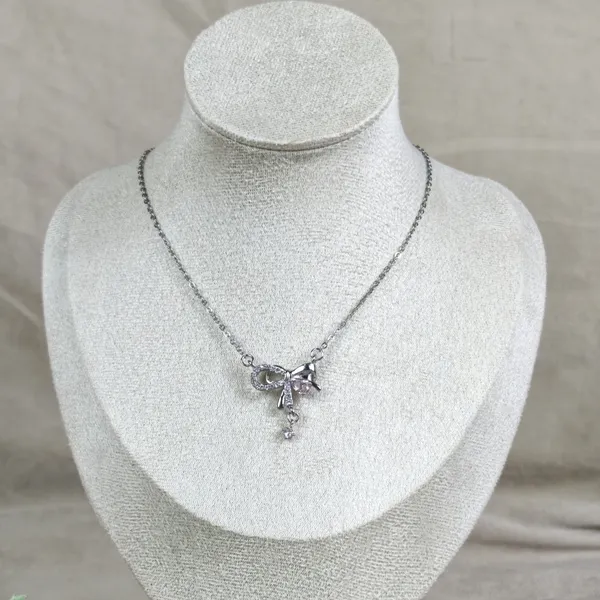 Elle_Bowdrop_Pavé_Crystal_Necklace