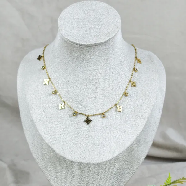 Emmie_Aurelia_Star_Flower_Station_Necklace