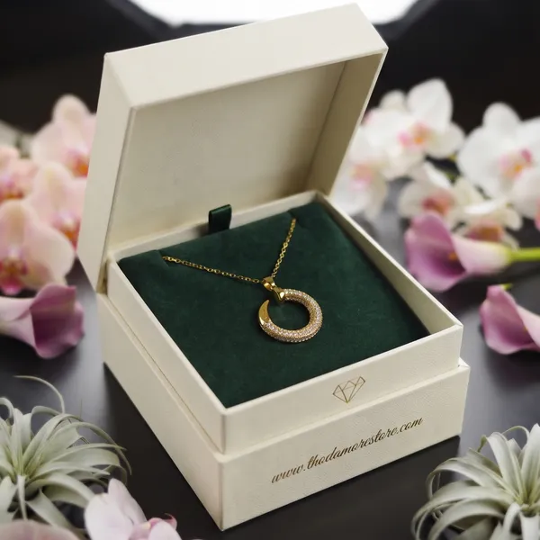 Evelynn_Pavé_Crystal_Loop_Necklace