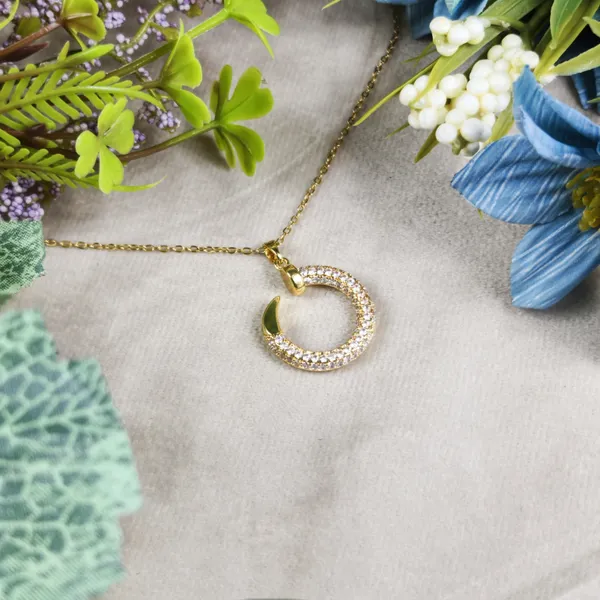 Evelynn_Pavé_Crystal_Loop_Necklace