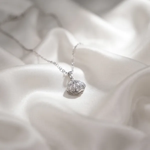Everly_Oceanic_Shell_Pavé_Crystal_Pendant_Necklace