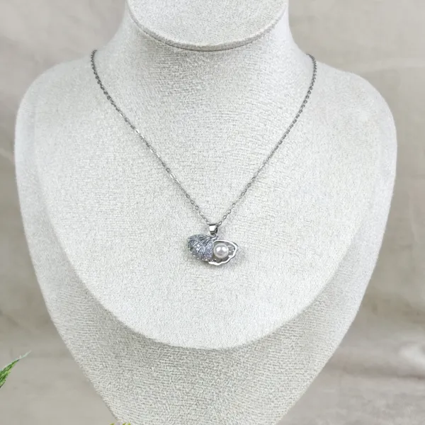 Everly_Oceanic_Shell_Pavé_Crystal_Pendant_Necklace