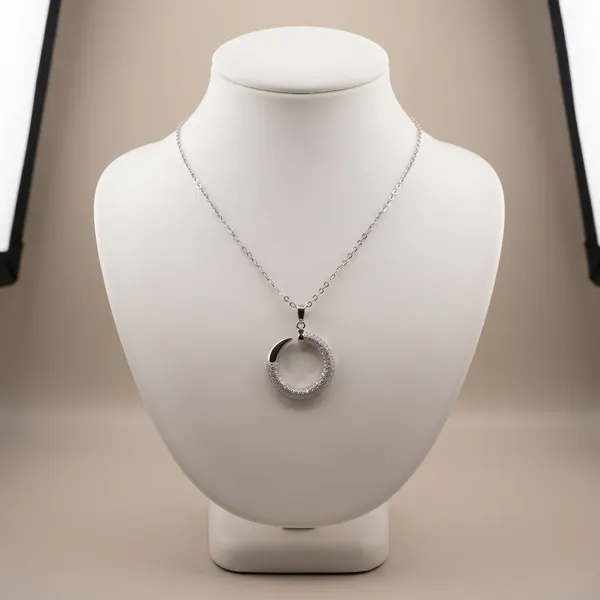 Evie_Crystal_Circle_Pendant_Necklace