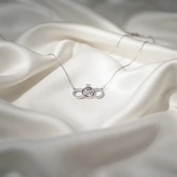 Gloria_Trilogy_Linked_Circles_Crystal_Necklace