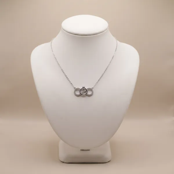 Gloria_Trilogy_Linked_Circles_Crystal_Necklace