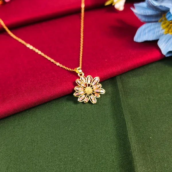 Golden_Petal_Daisy_Pendant_Necklace