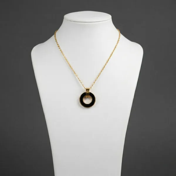 Malia_Black_Circle_Necklace_–_Minimalist_Onyx-Style_Pendant