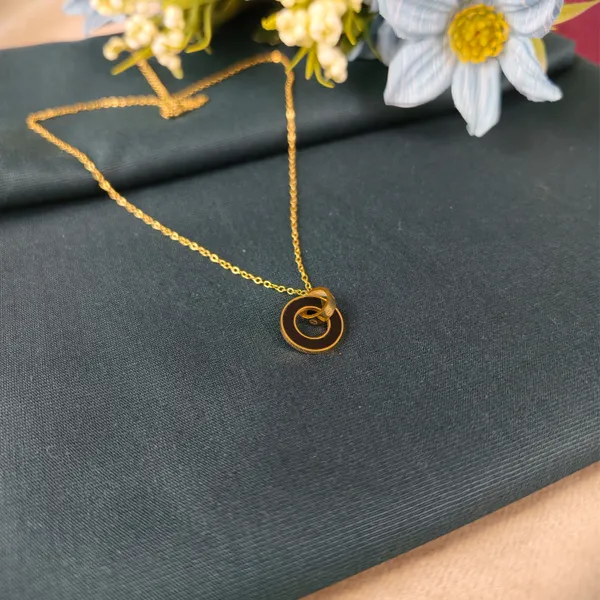 Malia_Black_Circle_Necklace_–_Minimalist_Onyx-Style_Pendant