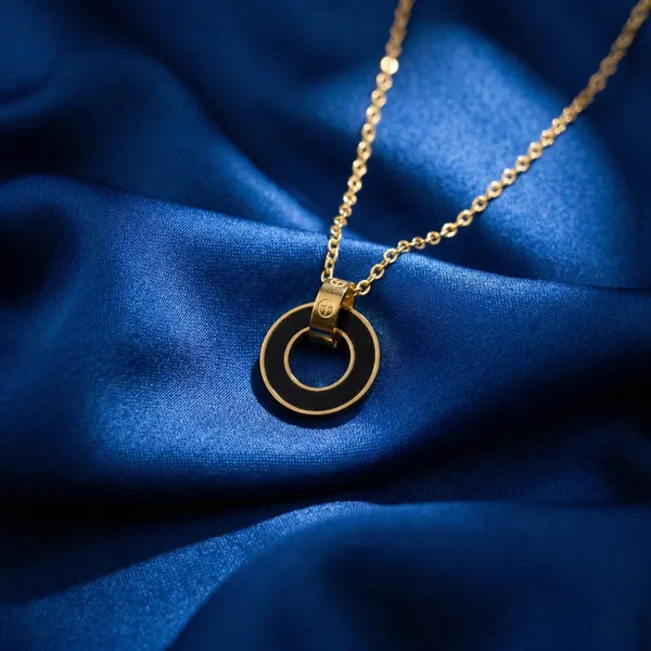 Malia_Black_Circle_Necklace_–_Minimalist_Onyx-Style_Pendant