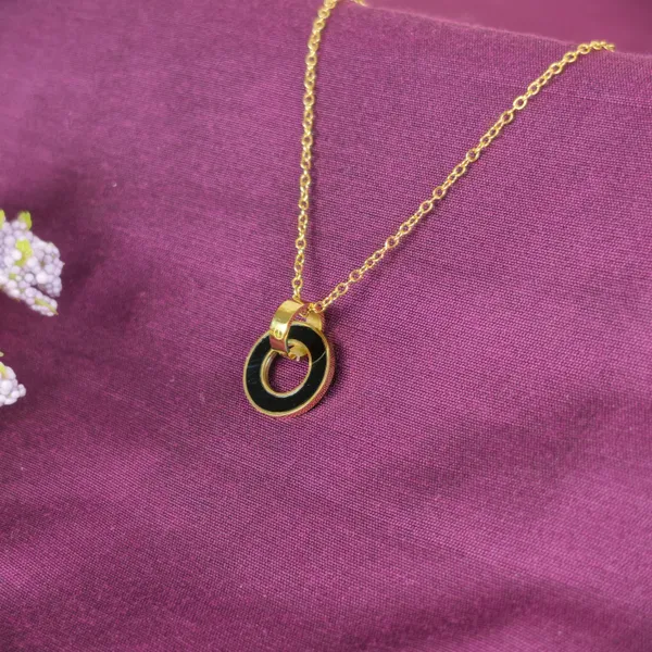 Malia_Black_Circle_Necklace_–_Minimalist_Onyx-Style_Pendant