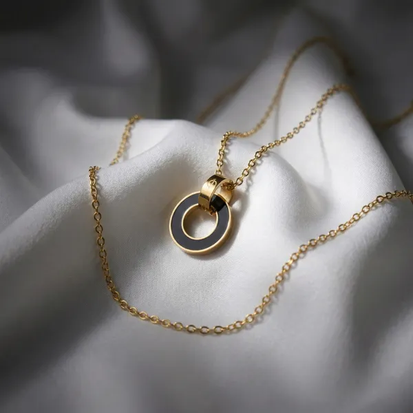 Malia_Black_Circle_Necklace_–_Minimalist_Onyx-Style_Pendant