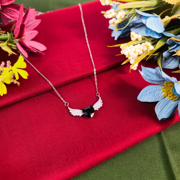 Midnight_Angel_Wing_Heart_Necklace