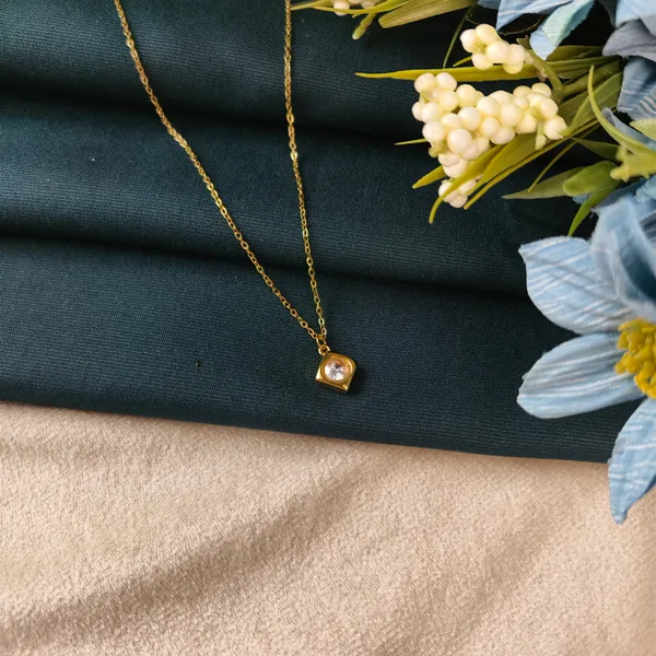 Millie_Solitaire_Square_Necklace