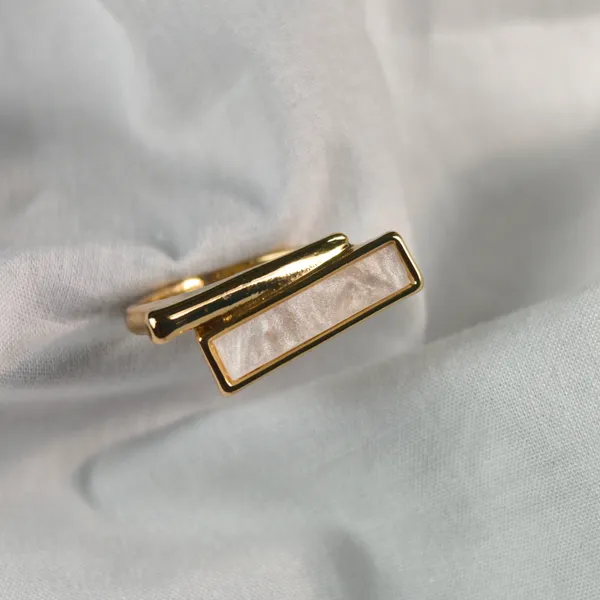 Nova_Minimalist_Parallel_Bar_Shell_Ring