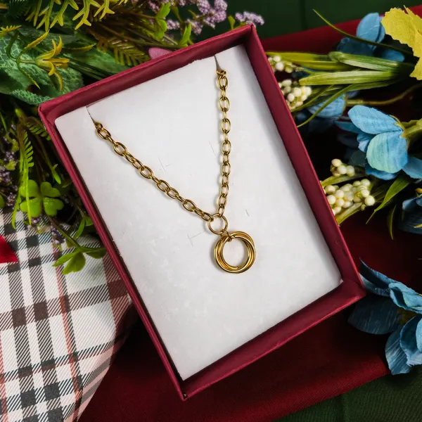 Solstice_Interlocking_Ring_Minimalist_Necklace