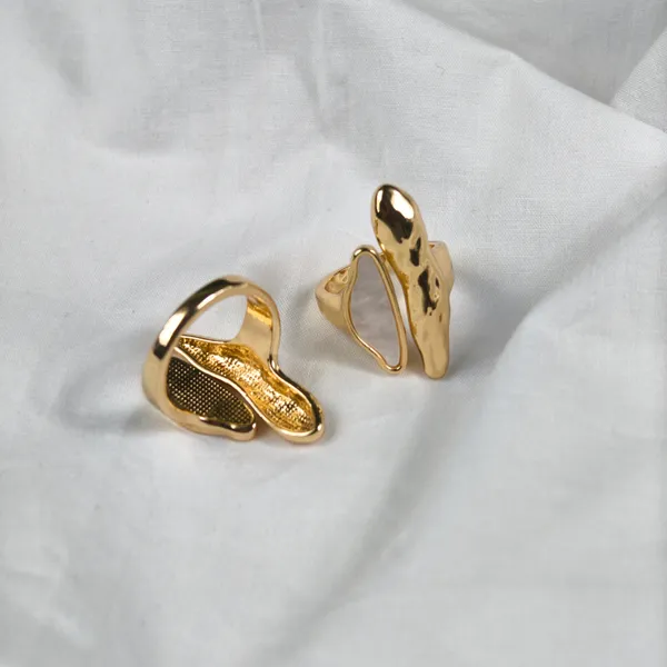 Thalia_Molten_Bar_&_Abstract_Shell_Ring