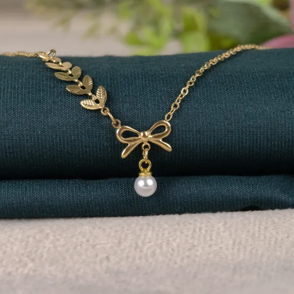 Winona_Pearl_Bow_&_Leaf_Necklace