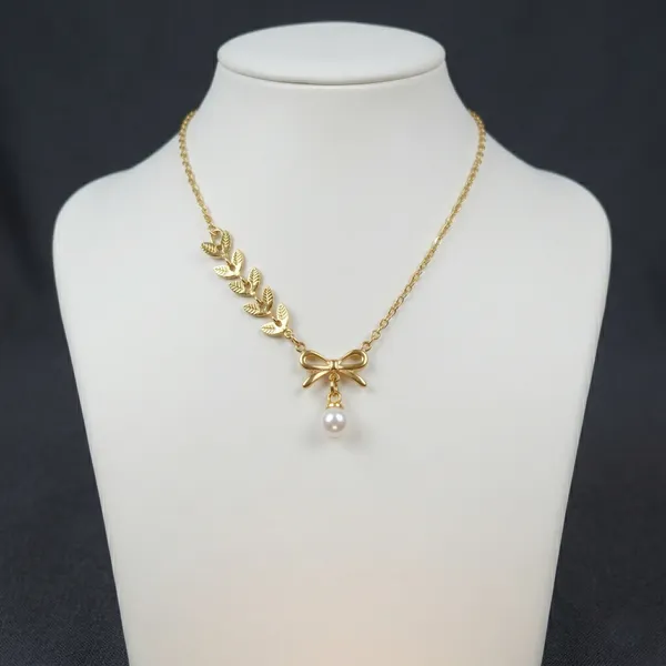 Winona_Pearl_Bow_&_Leaf_Necklace
