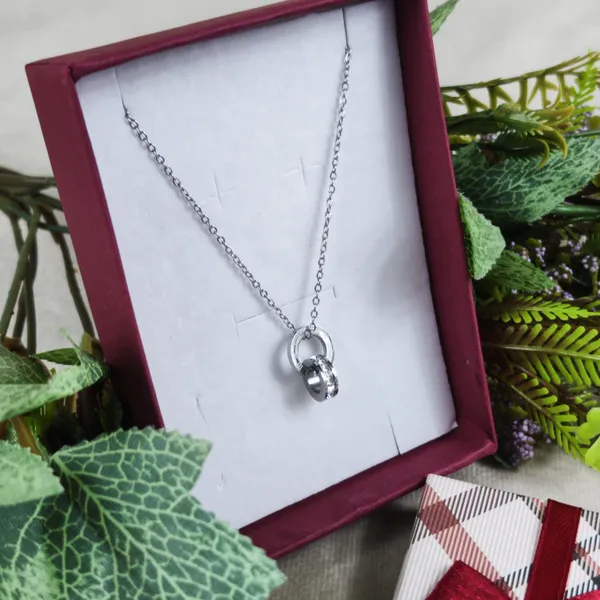 Evelyn_Roman_Numeral_Interlocking_Ring_Necklace