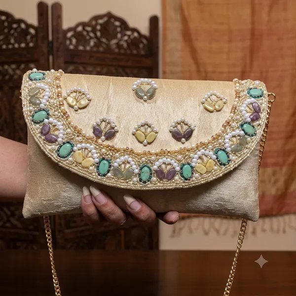 Beadlove_Envelope_Handbag_Beige