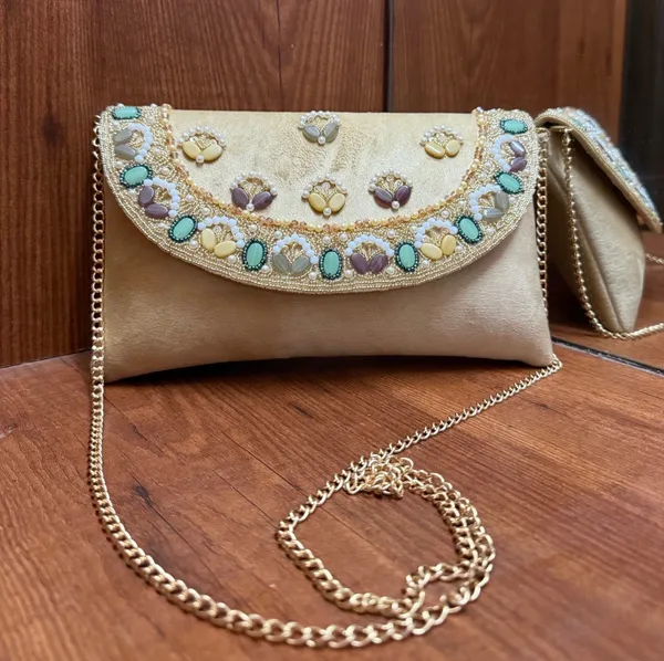 Beadlove_Envelope_Handbag_Beige