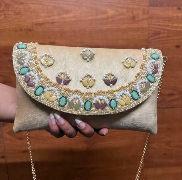 Beadlove_Envelope_Handbag_Beige