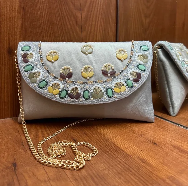 Beadlove_Envelope_Handbag_Grey