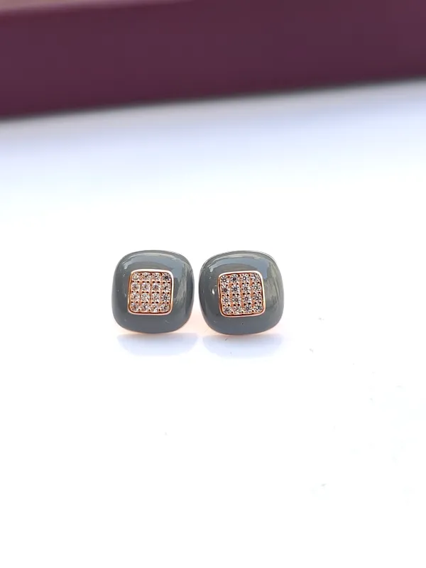 Elegant_Square_Stud_Earrings_with_Rose_Gold_Crystal_Detailing