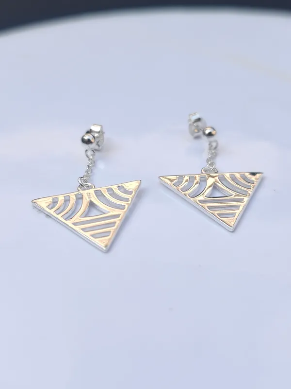 Geometric_Triangle_Drop_Earrings_with_Chevron_Pattern