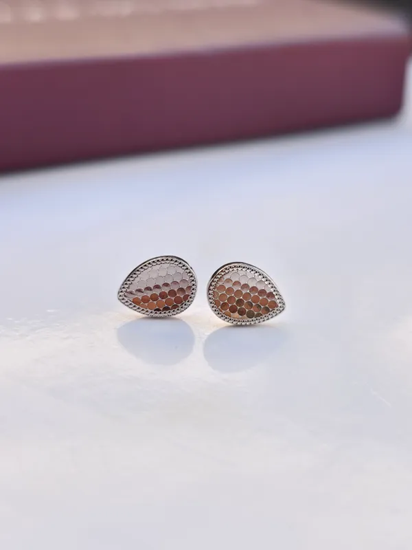 Elegant_Teardrop_Honeycomb_Stud_Earrings