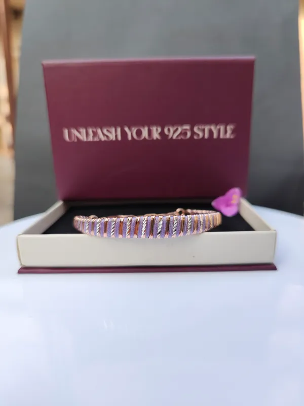 Elegant_Baguette_Cut_Purple_Stone_Bracelet_with_Adjustable_Chain