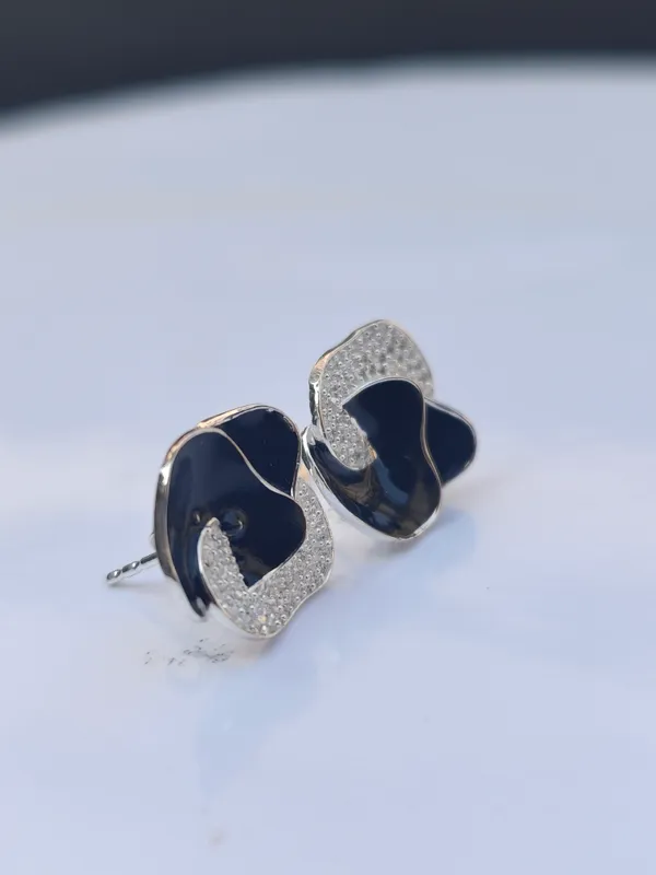 Elegant_Navy_Blue_and_Silver_Twisted_Stud_Earrings