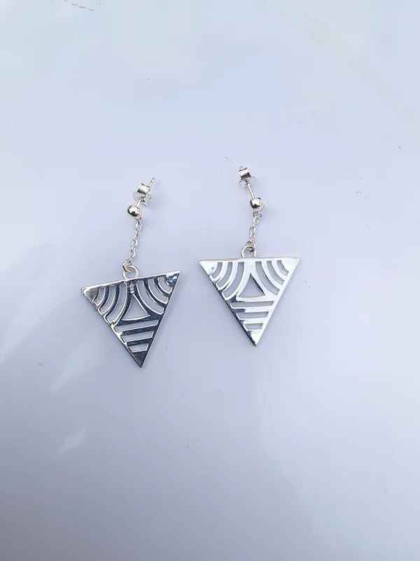 Trendy_Geometric_Triangle_Earrings_with_Tribal_Pattern