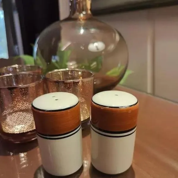Brown_And_White_Vintage_Ceramic_Salt_And_Pepper_Shaker_Set_Of_2