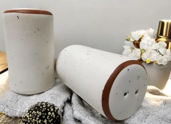 White_Vintage_Ceramic_Salt_And_Pepper_Shaker_Set_Retro_Farmhouse_Decorative_Jars_For_Kitchen_Set_Of_2