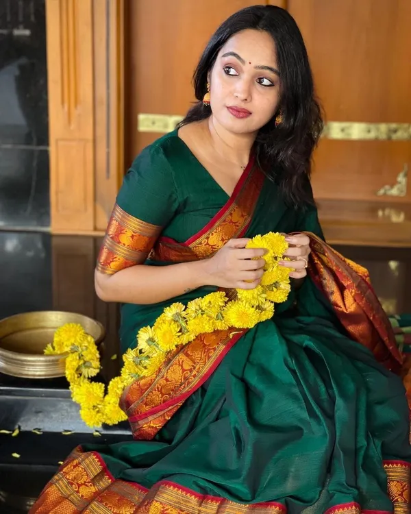 Green_And_Golden_Chiffon_Printed_Chiffon_Saree_For_Women